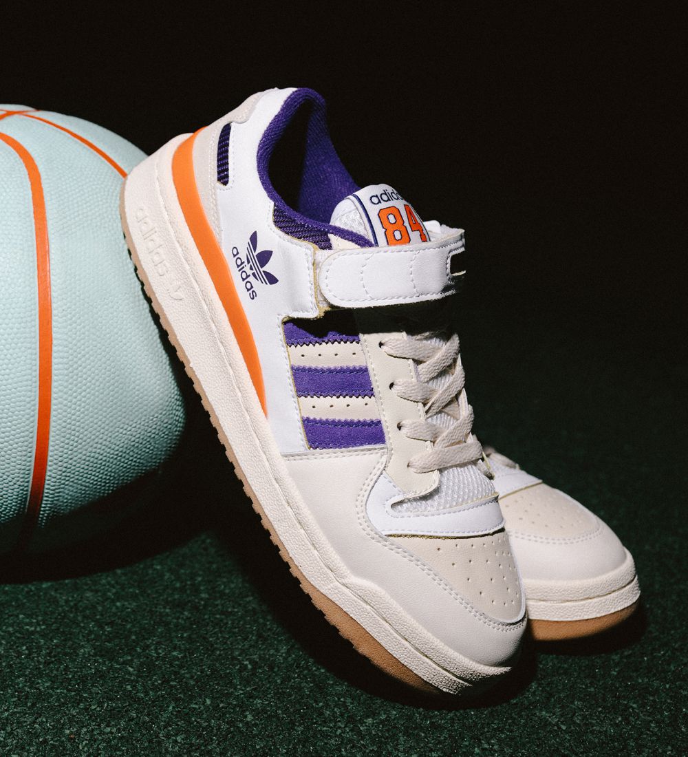 Адидас форум 84 лоу. Adidas forum 84. Адидас 84 Лоу. Adidas forum 84 Low Phoenix Suns. Forum 84 Low adidas gv6710.