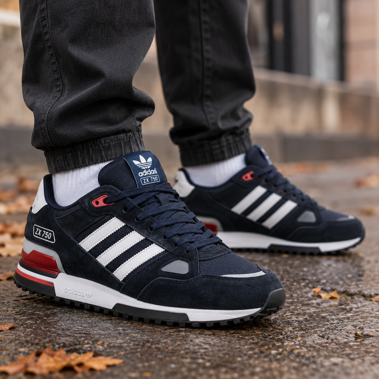 Adidas ZX 750 — крупный план на ноге