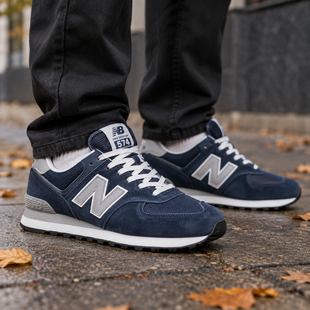 New Balance 574 — крупный план на ноге